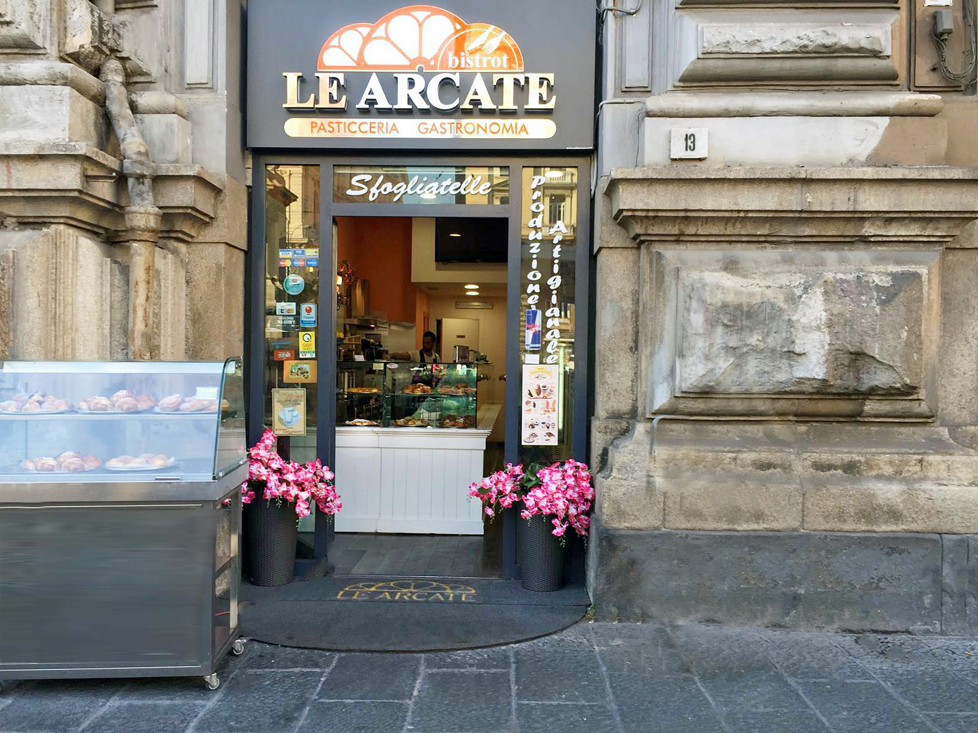 Piazza Bovio 22 3*