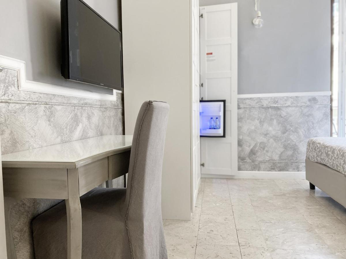 Piazza Bovio 22 3* Napoli