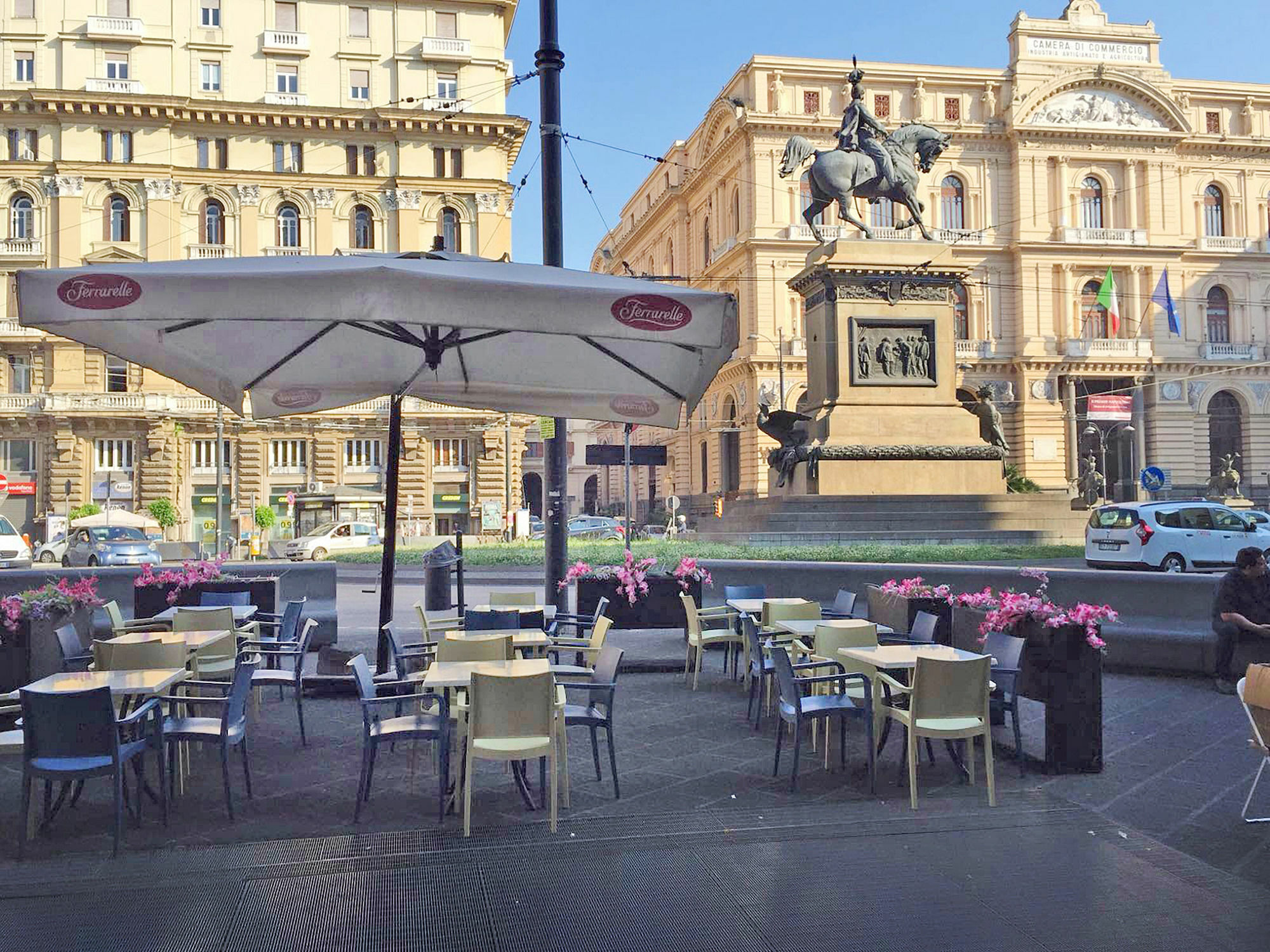 Piazza Bovio 22